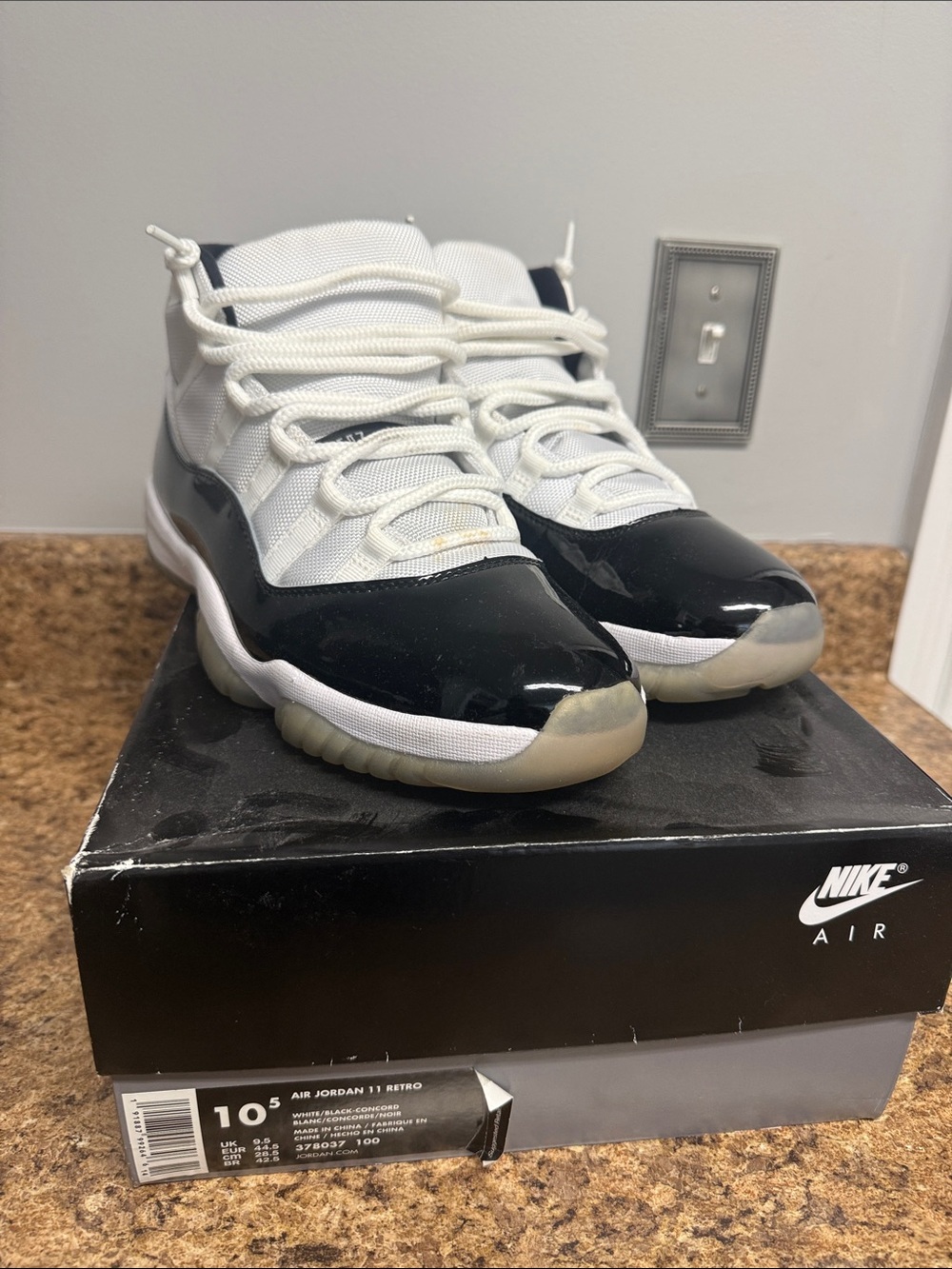 Nike Air Jordan 11 Retro White & Black Concord